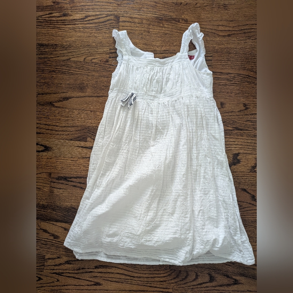 White Sleeveless Dress with Bow Accent